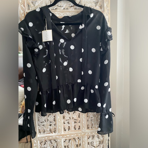 Free generation LA ruffled black polka dot blouse. Size large - Picture 3 of 4